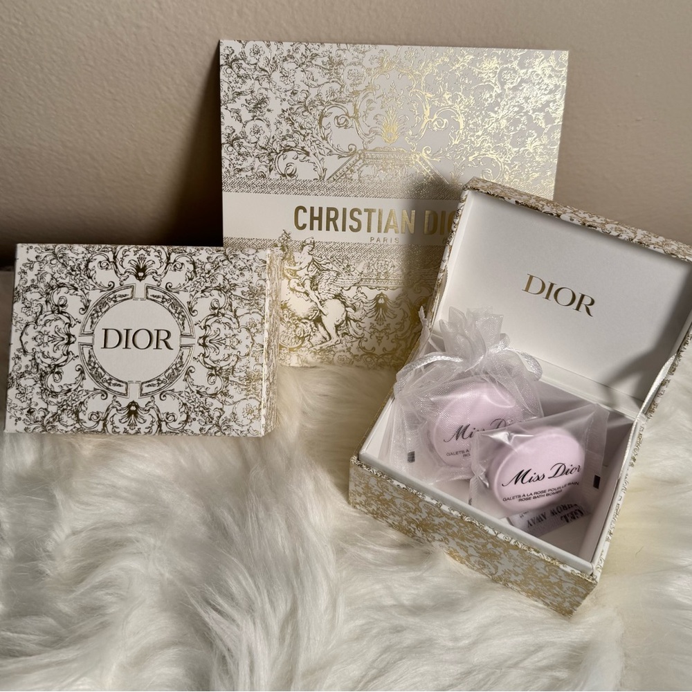 Dior Luxurious White and Gold Gift Set. Sm jewelry box, 2 miss Dior bath bombs